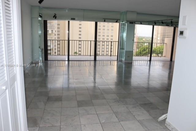 CRICKET CLUB CONDO - Residential