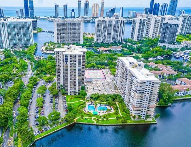 Priced to sell fast! Very spacious and bright 1 bedroom unit located on the desirable south side of Aventura overlooking the lake and  Williams Island Blvd. This move in ready residence features an open layout and a beautifully remodeled kitchen with gorgeous quartz countertops and stainless steel appliances overlooking the dining and living areas.
Enjoy living in a gated and secure building with resort style amenities including 24 hour valet and attended lobby, heated waterfront pool, fitness center, billiard room, library, party room, and more. Conveniently located near parks, pedestrian walkways, shopping, and dining.
Excellent opportunity to own in the heart of Aventura. Schedule your showing today