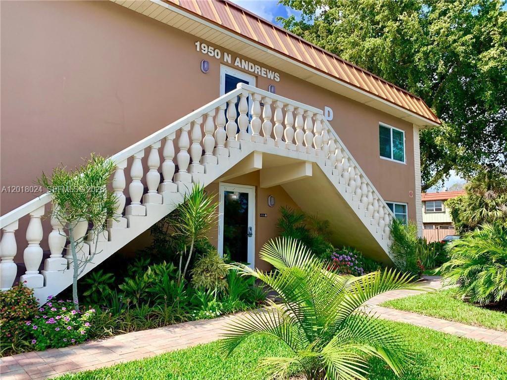 Wilton Manors one bedroom condo awaits! This second floor one bed one bath unit has tile flooring inthe living area, manufactured wood flooring in the bedroom, bath with granite countertop, recessedlighting throughout and upgraded kitchen with shaker cabinets. THe windows are all impact as well! Excellentlocation just blocks from central Wilton Manors and the nightlife and dining experiences it has to offer. The association has a pool and clubhouse.