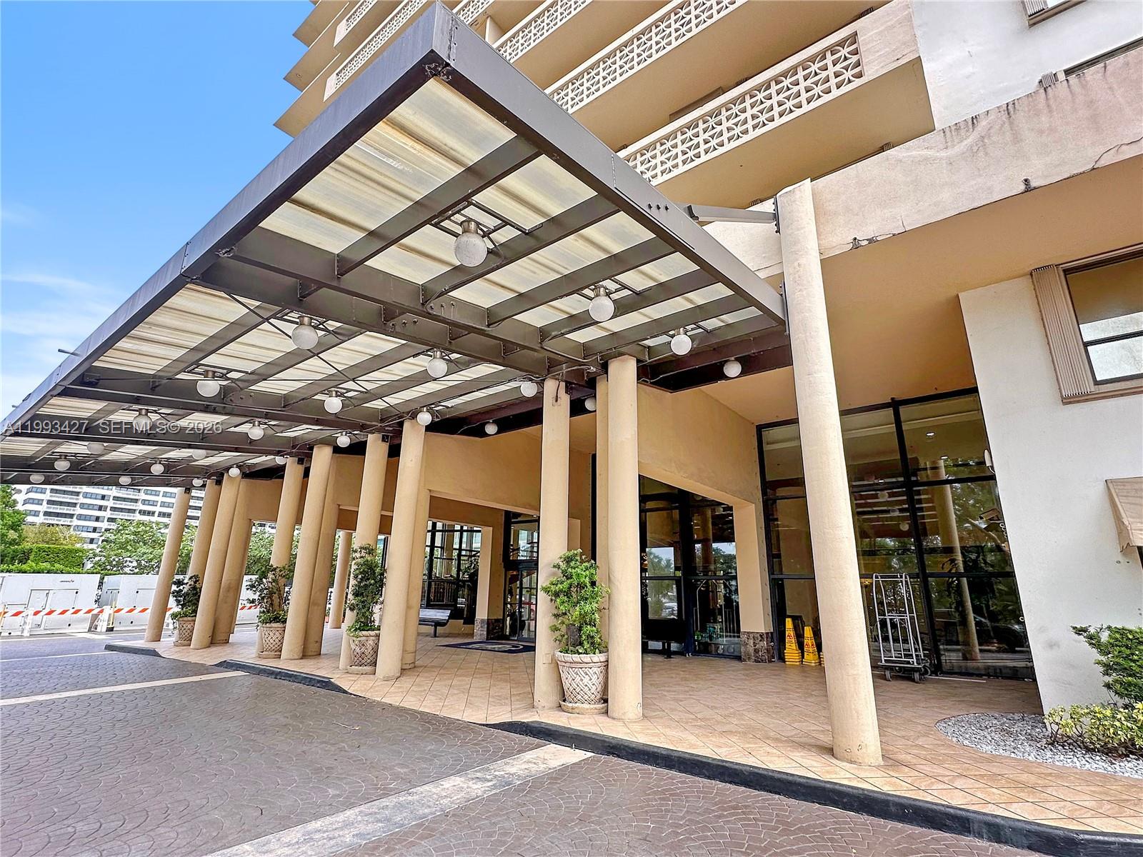 THE PLAZA OF BAL HARBOUR - Residential
