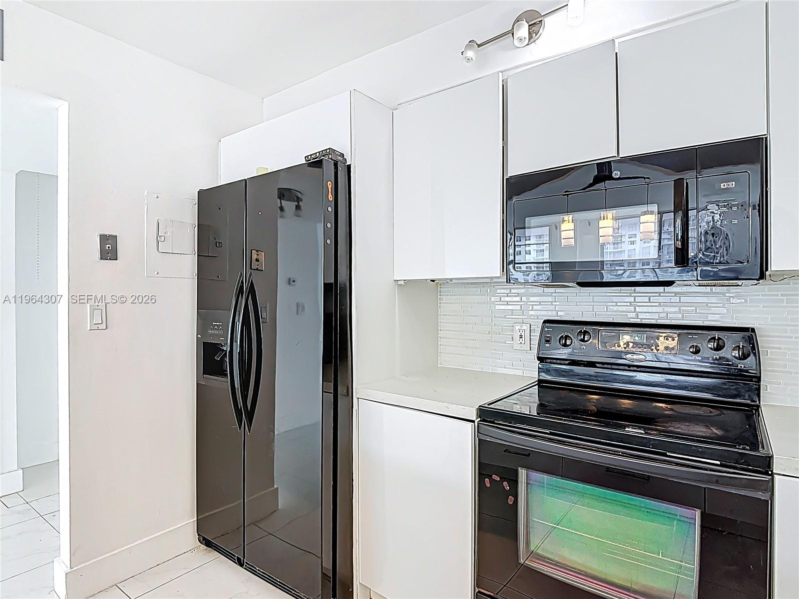 ADMIRALS PORT CONDO-EAST - Residential