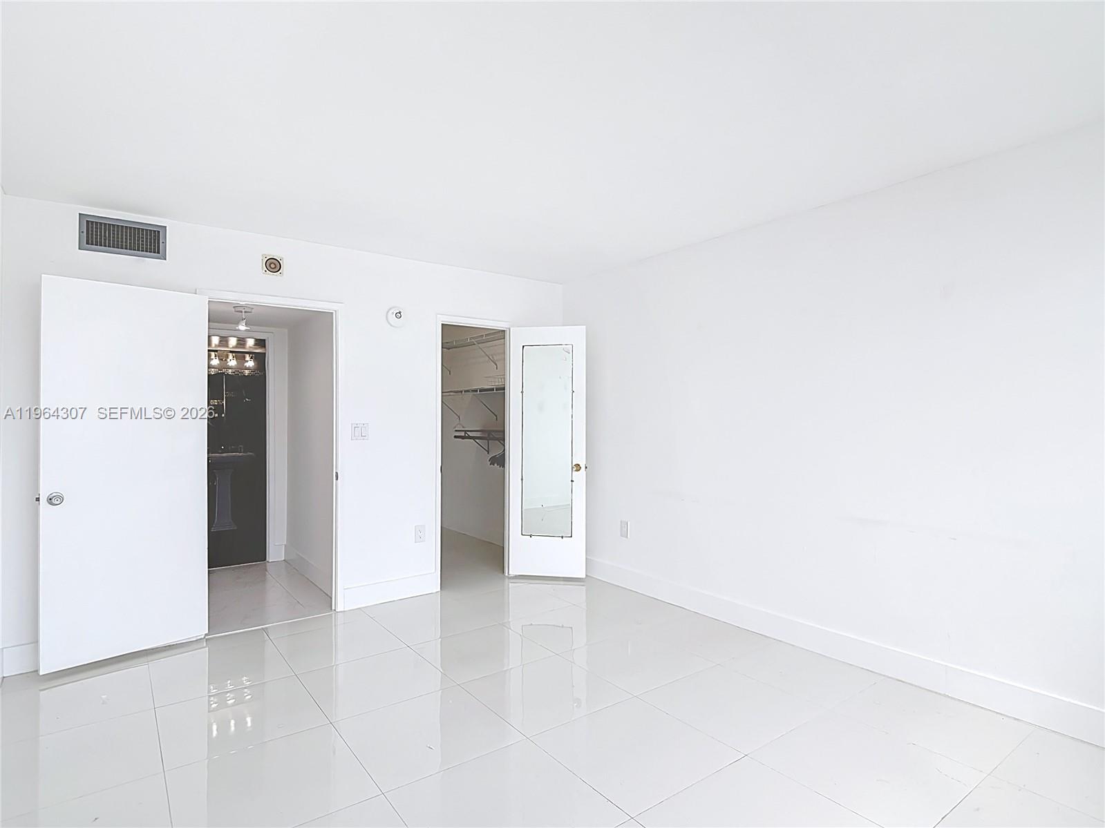 ADMIRALS PORT CONDO-EAST - Residential