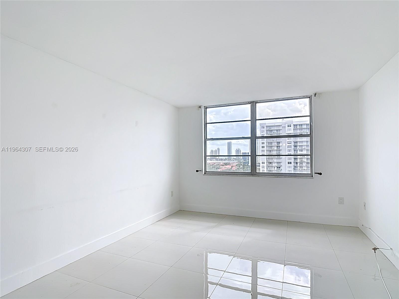 ADMIRALS PORT CONDO-EAST - Residential