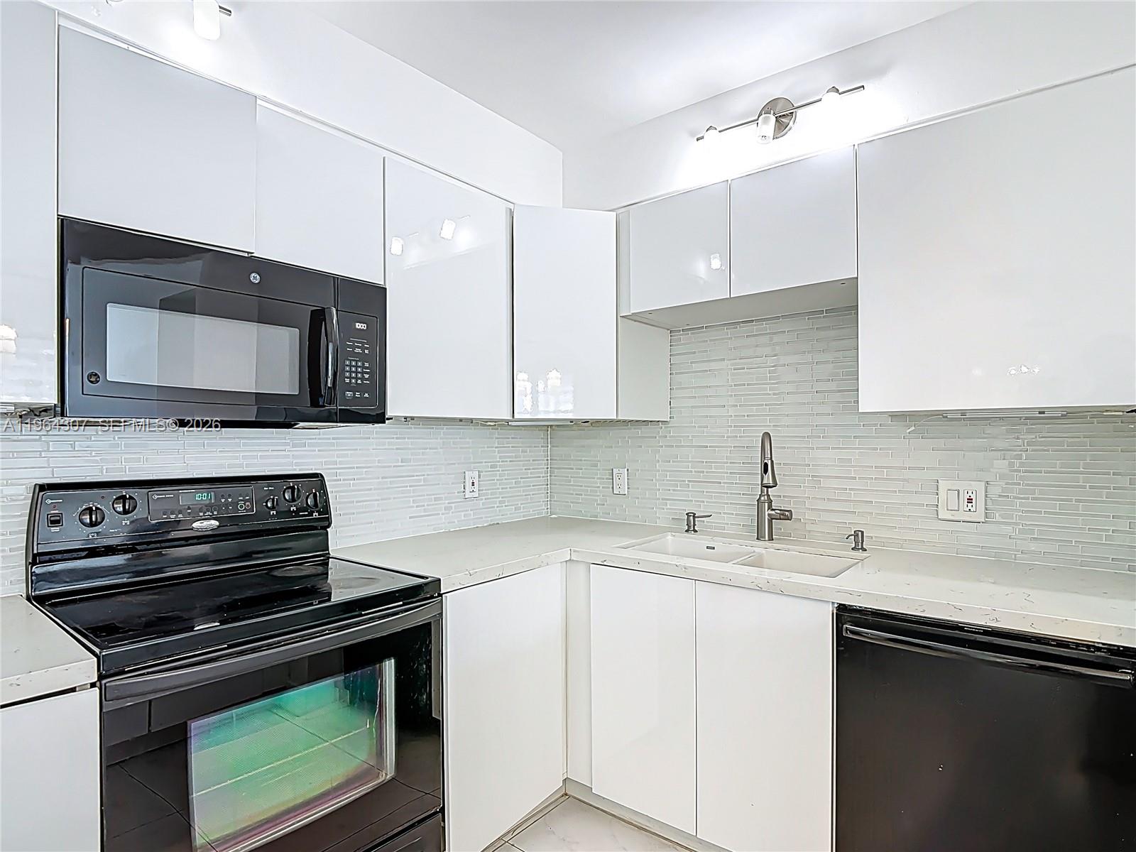 ADMIRALS PORT CONDO-EAST - Residential