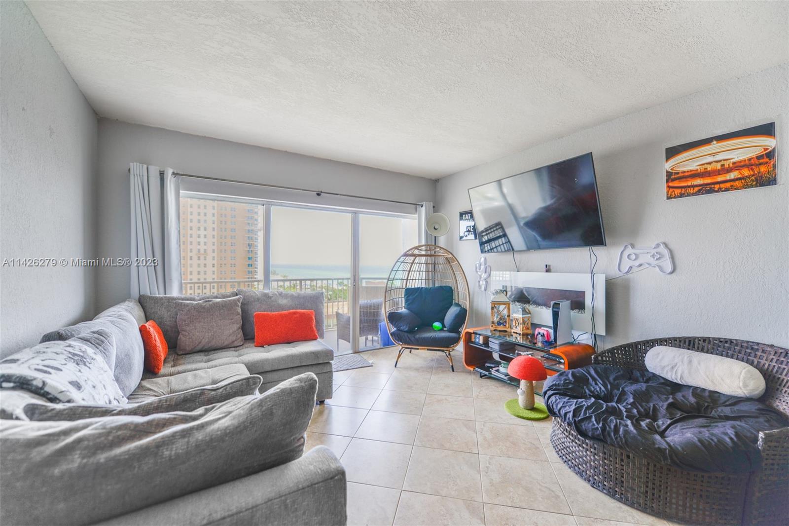 HEMISPHERES CONDO - Residential Lease