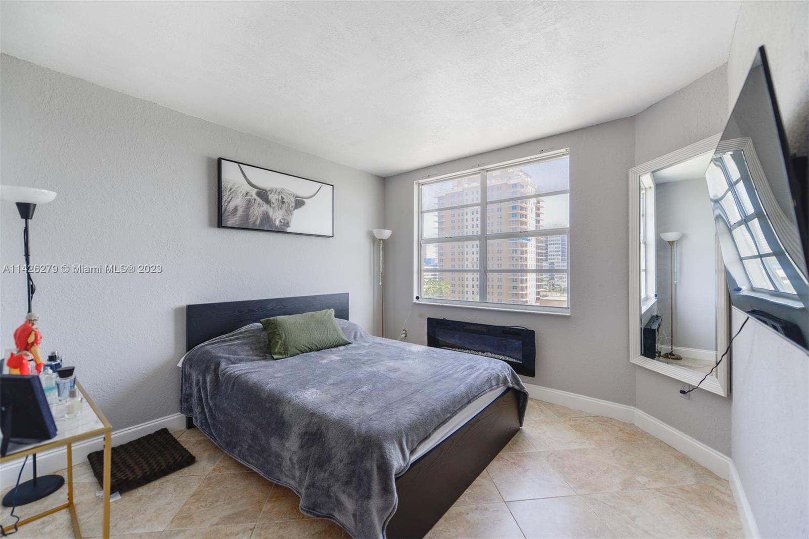 HEMISPHERES CONDO - Residential Lease