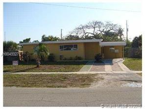 Quaint  2 bedroom home with Den that can be used as 3rd bedroom , Huge Backyard.