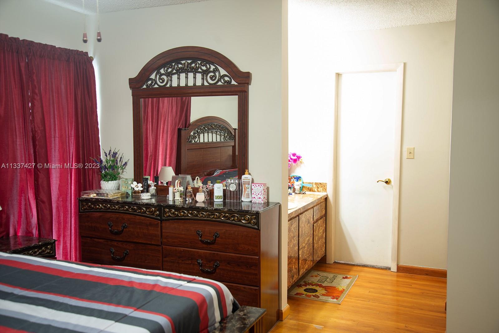 MODEL TWIN HOMES CONDO - Residential