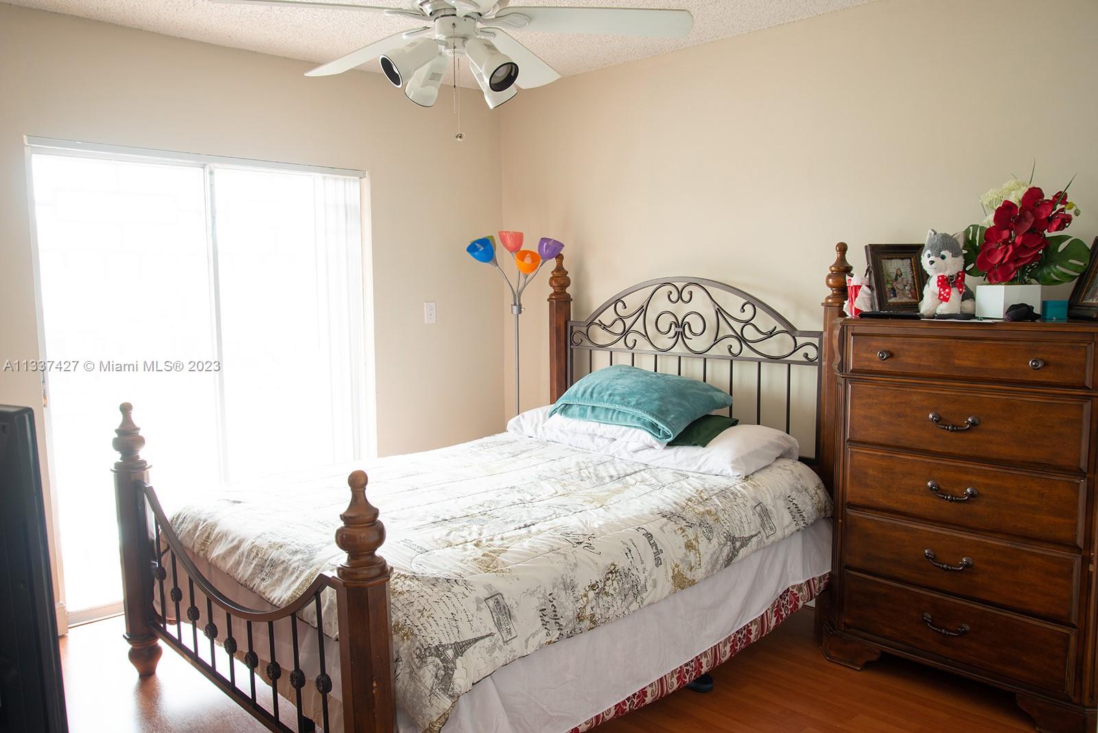 MODEL TWIN HOMES CONDO - Residential