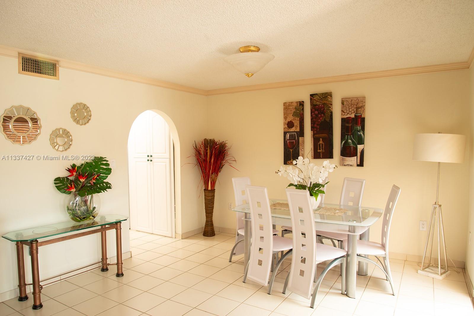 MODEL TWIN HOMES CONDO - Residential