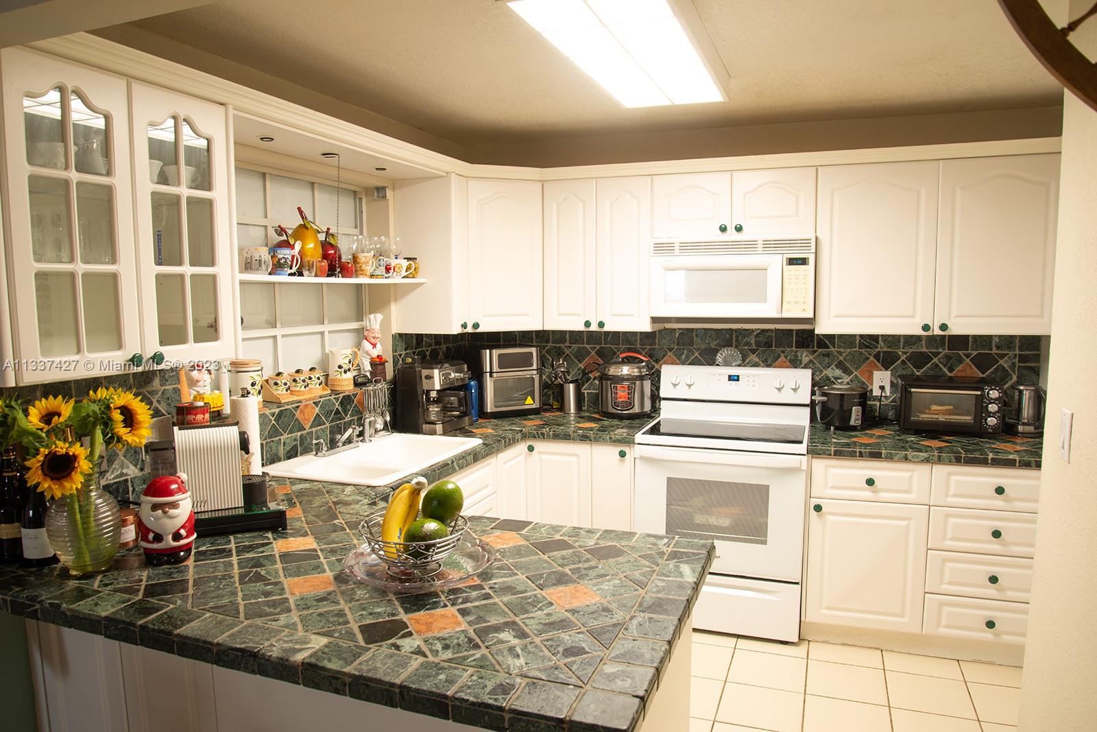 MODEL TWIN HOMES CONDO - Residential