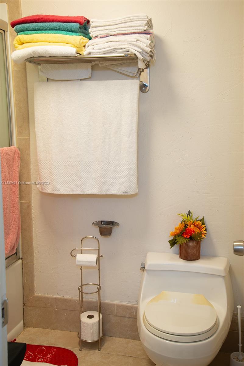 MODEL TWIN HOMES CONDO - Residential