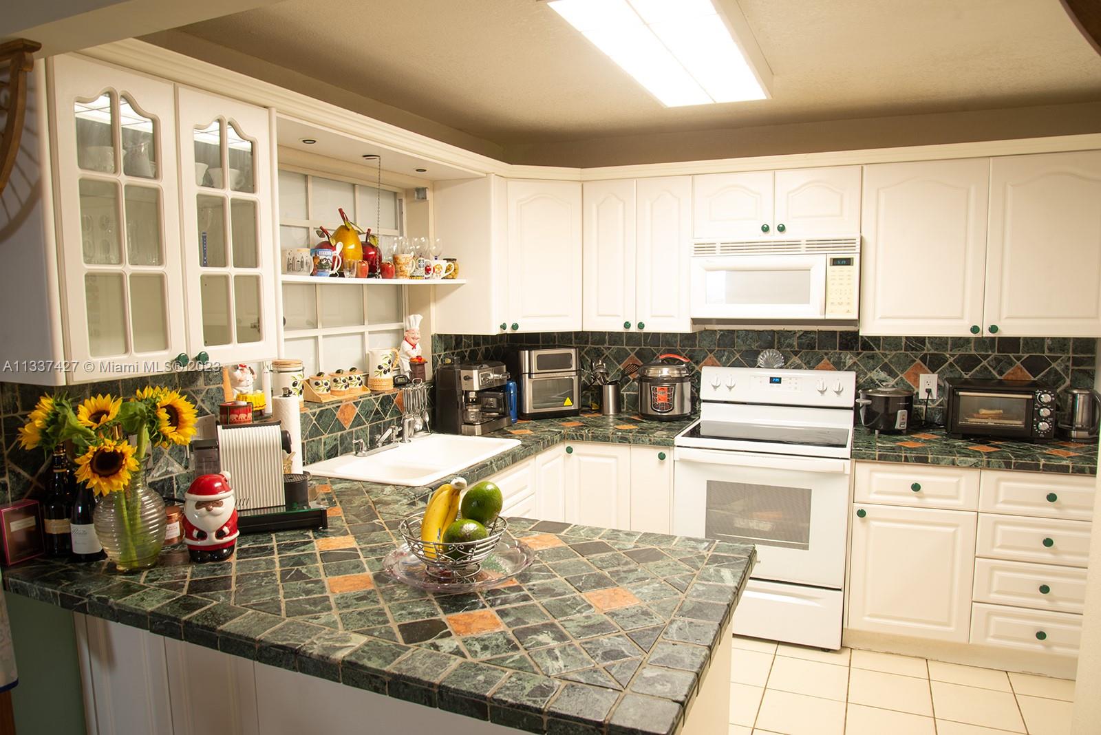 MODEL TWIN HOMES CONDO - Residential