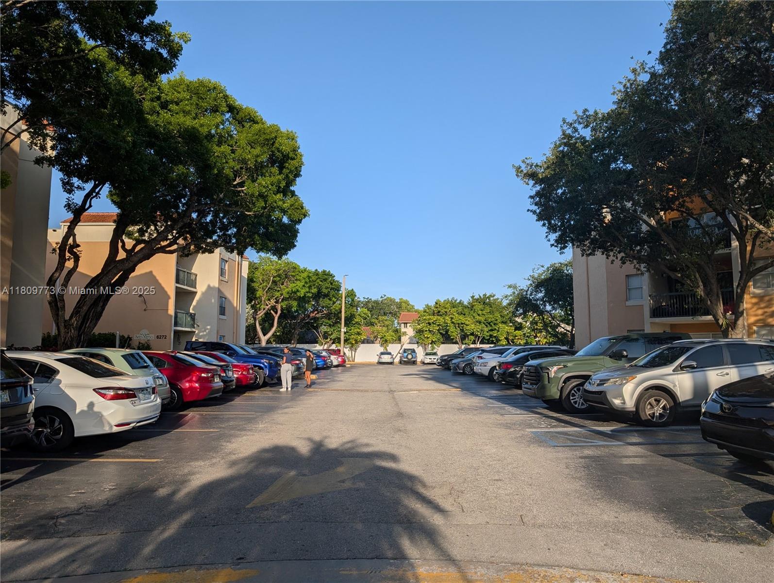 MEDITERRANEAN VILLAS COND - Residential