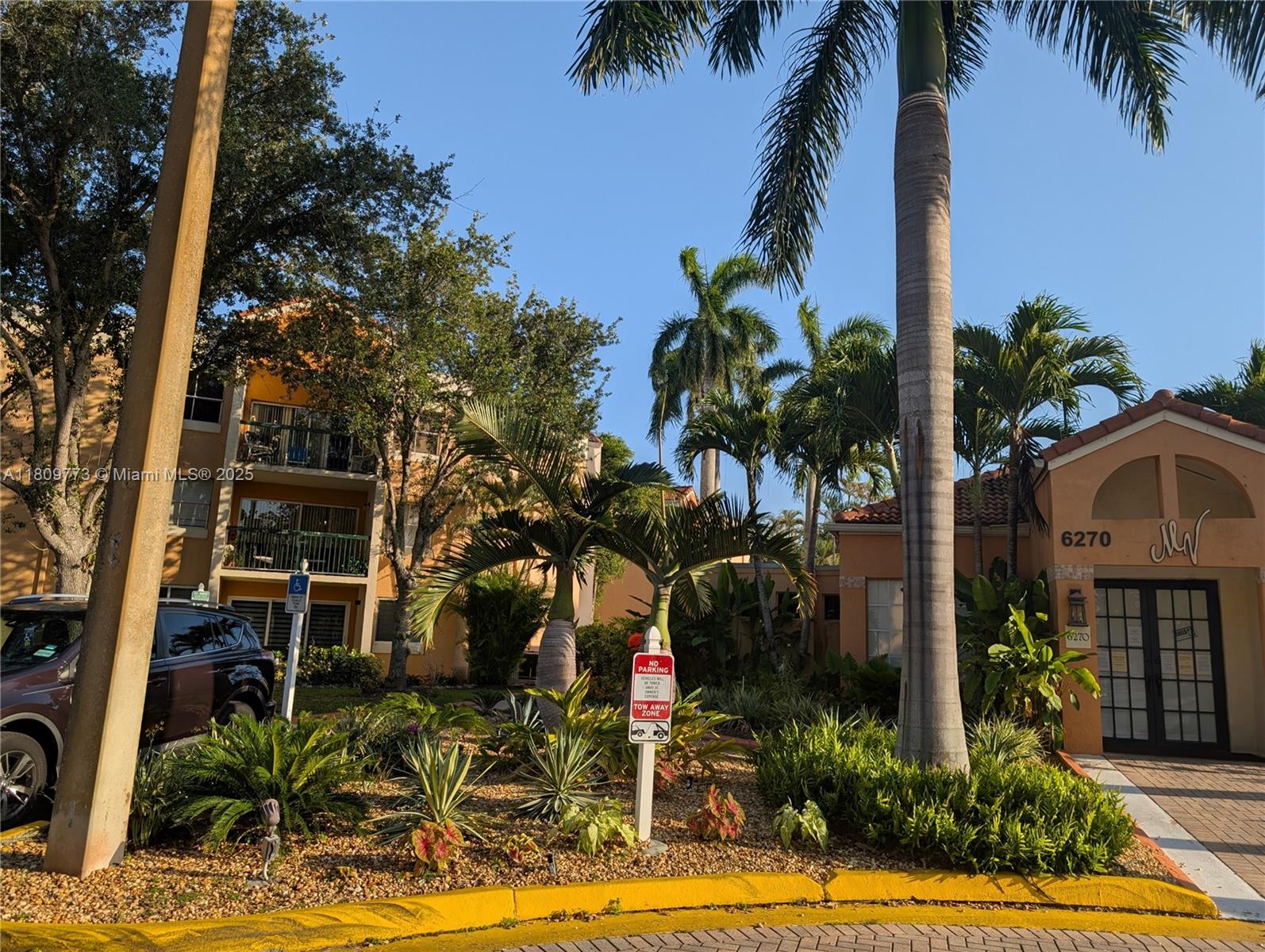 MEDITERRANEAN VILLAS COND - Residential