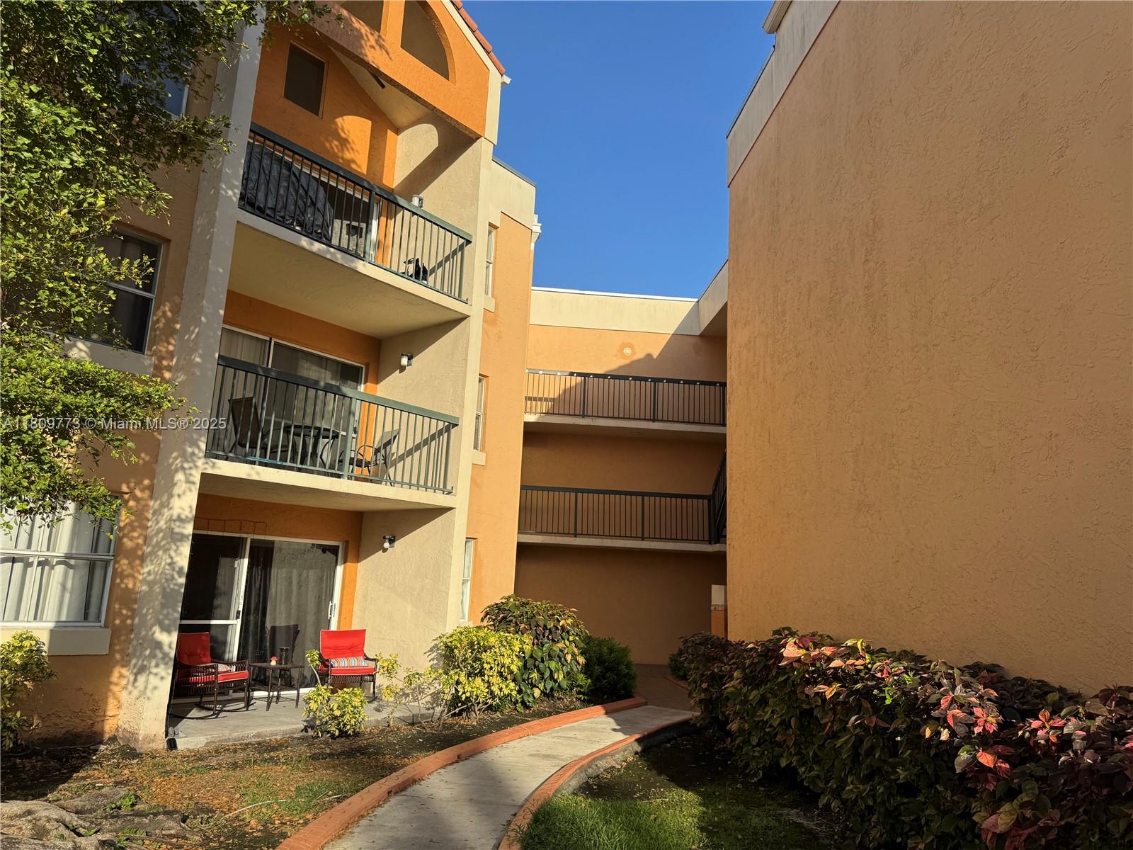 MEDITERRANEAN VILLAS COND - Residential