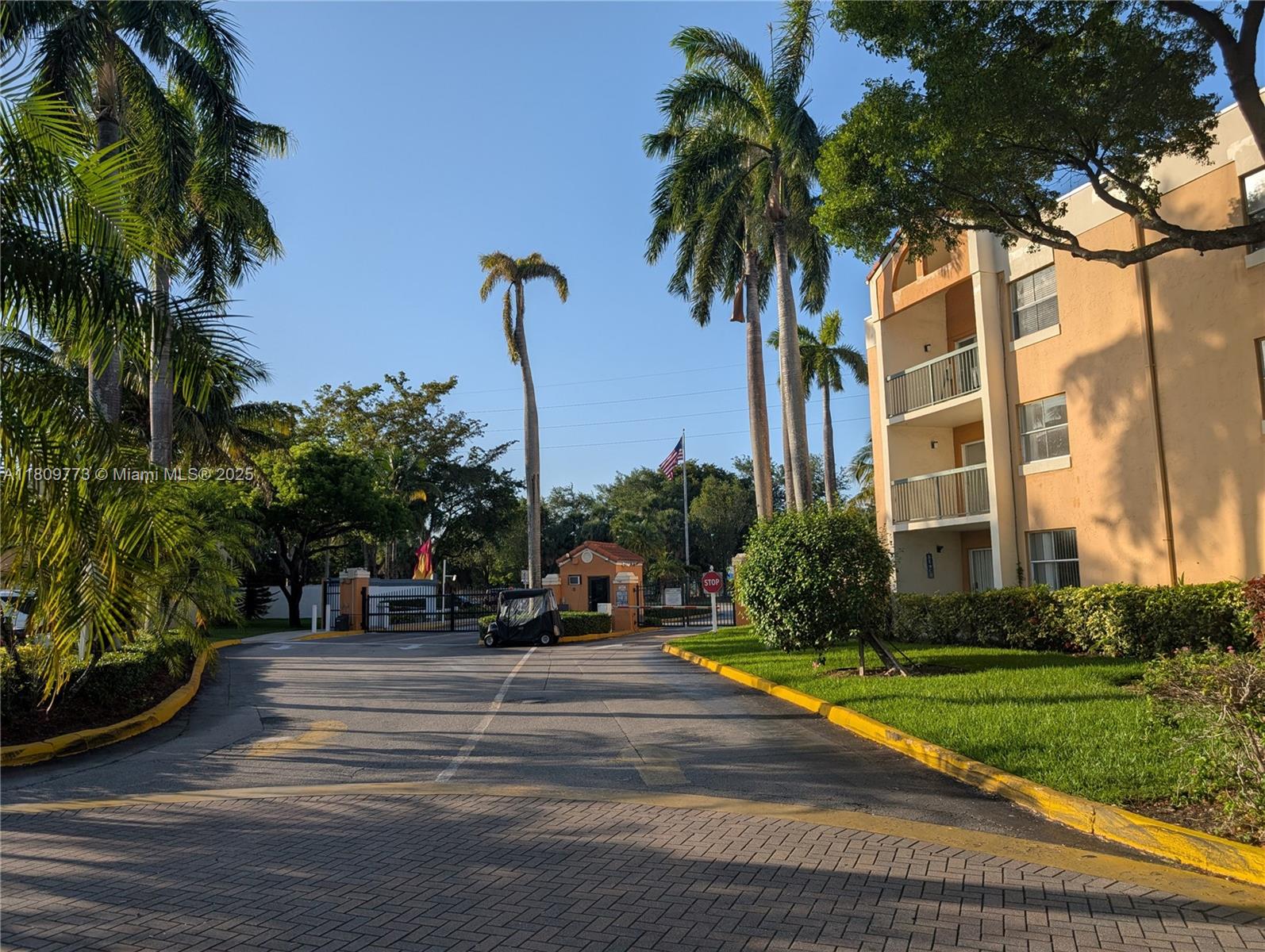 MEDITERRANEAN VILLAS COND - Residential