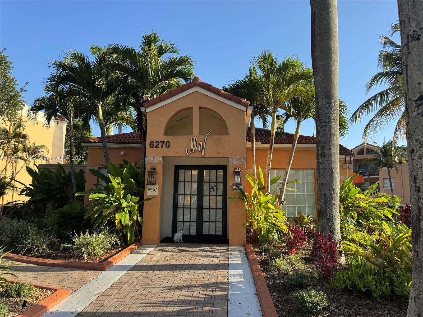 MEDITERRANEAN VILLAS COND - Residential