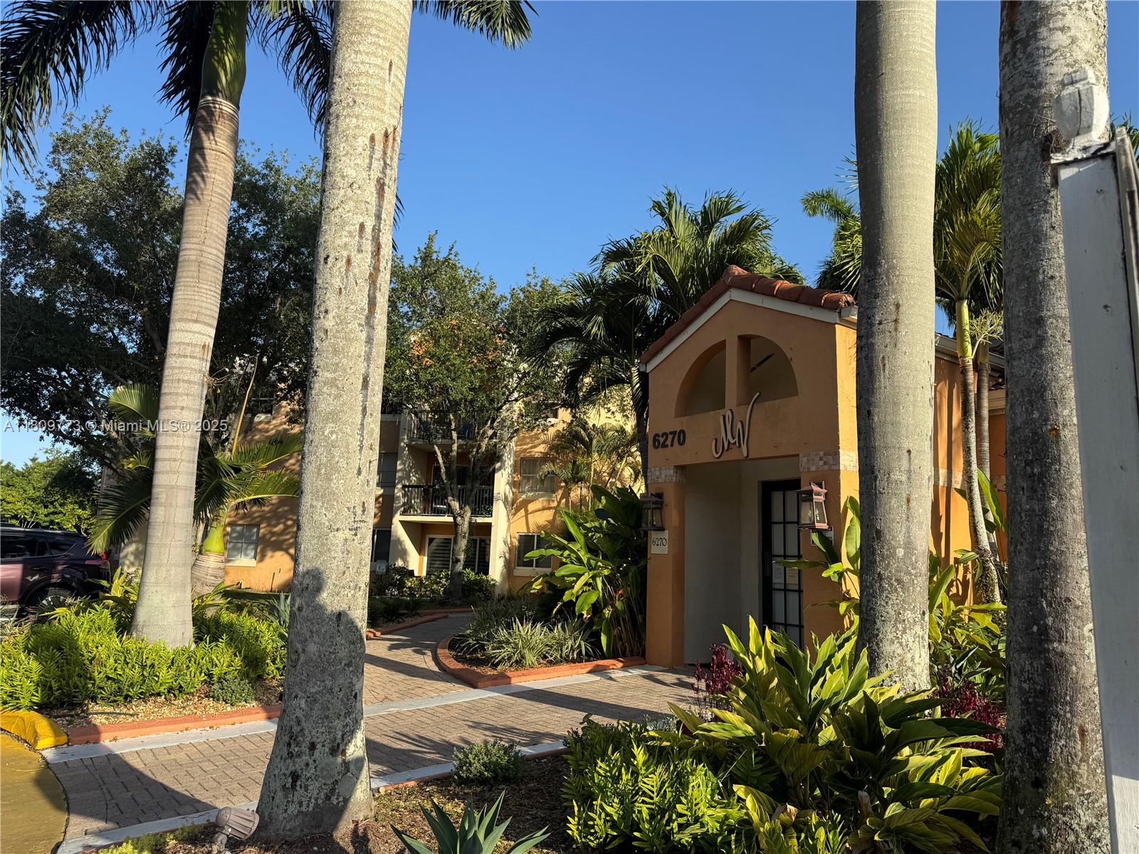 MEDITERRANEAN VILLAS COND - Residential
