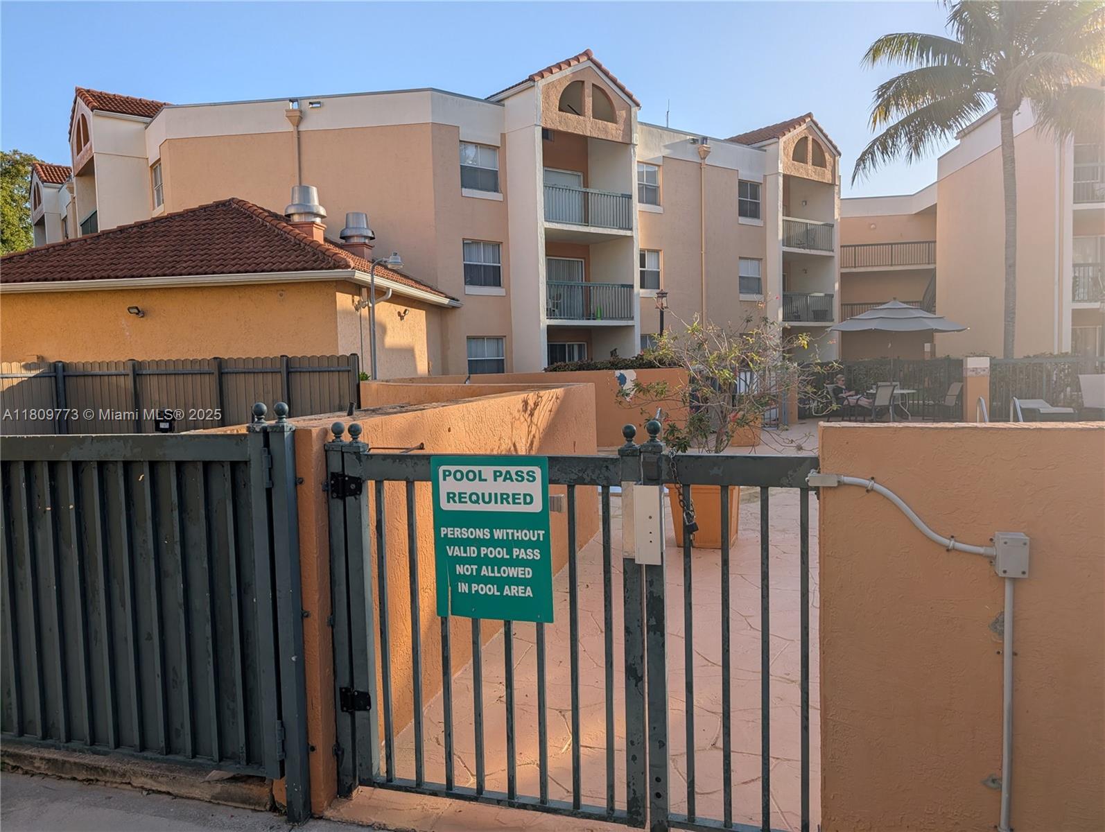 MEDITERRANEAN VILLAS COND - Residential
