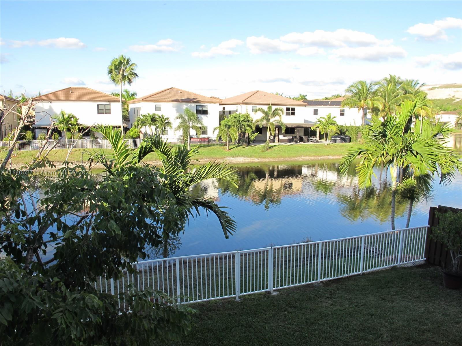 DORAL BREEZE - Residential