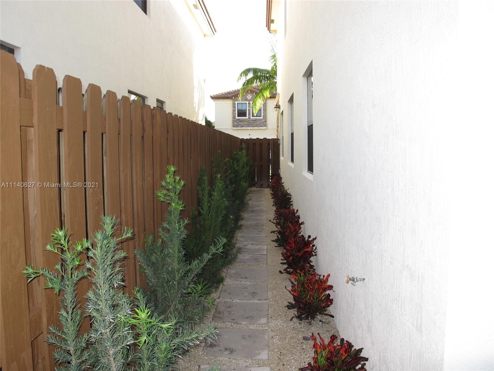 DORAL BREEZE - Residential