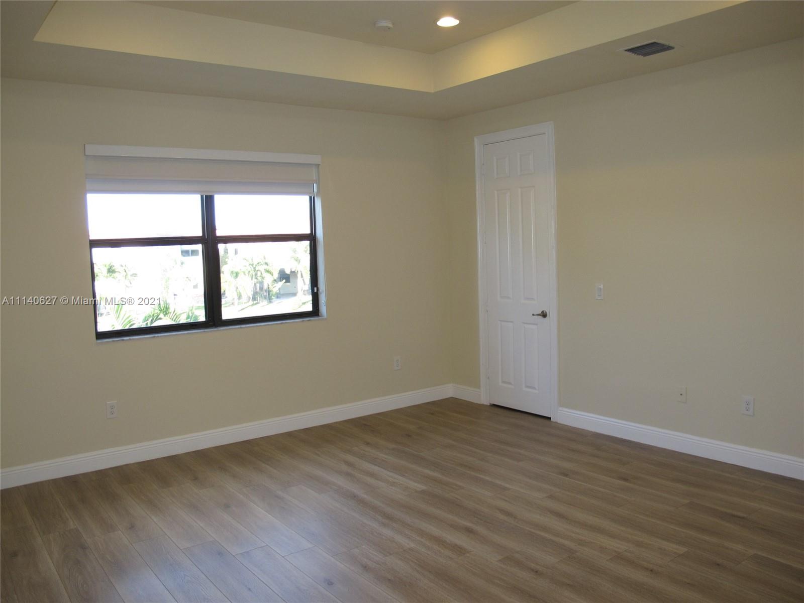 DORAL BREEZE - Residential