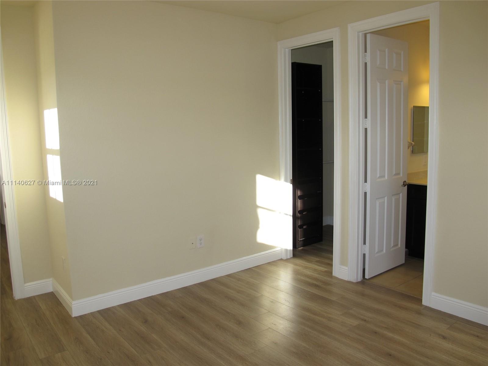 DORAL BREEZE - Residential