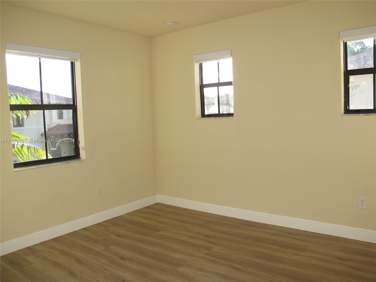 DORAL BREEZE - Residential