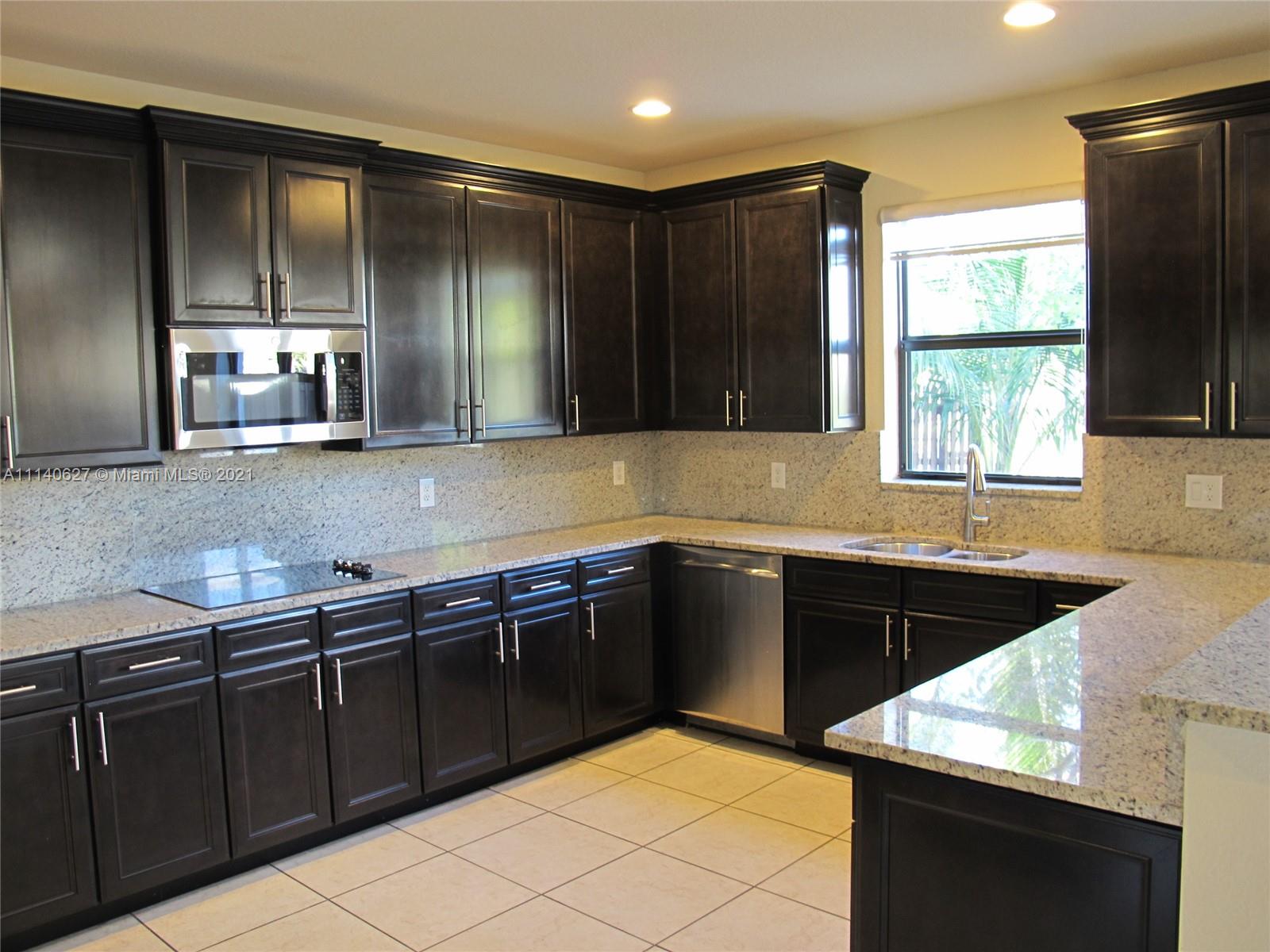 DORAL BREEZE - Residential