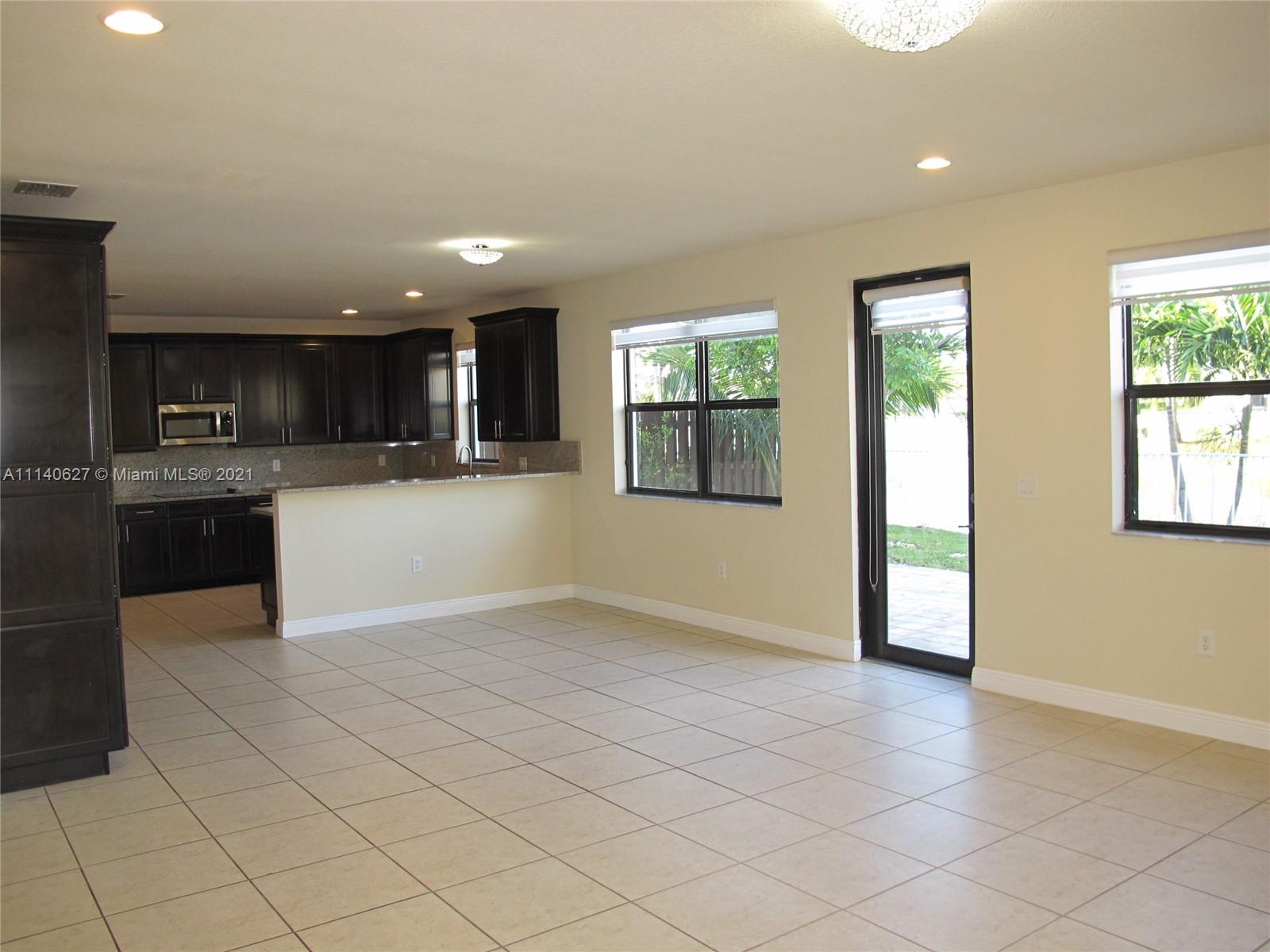 DORAL BREEZE - Residential