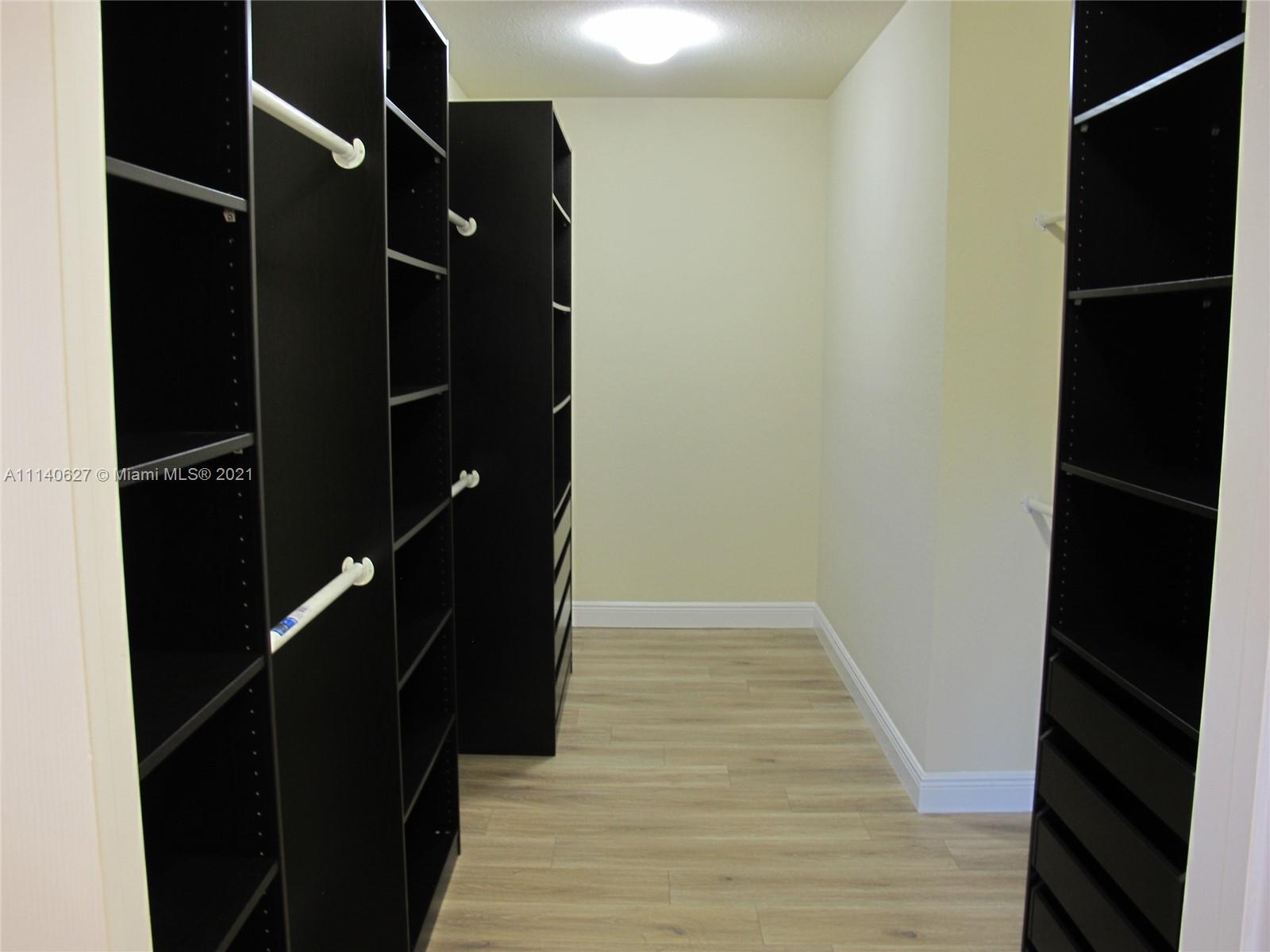 DORAL BREEZE - Residential