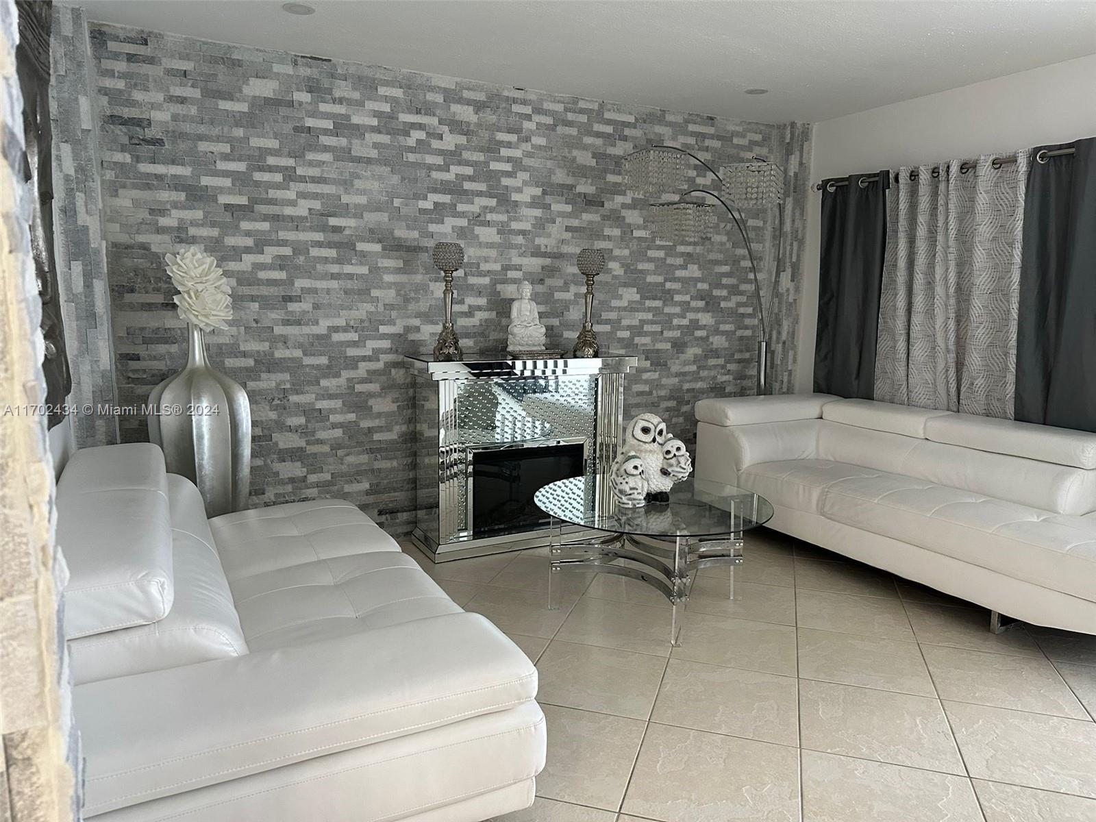 PRINCETONIAN ESTATES - Residential
