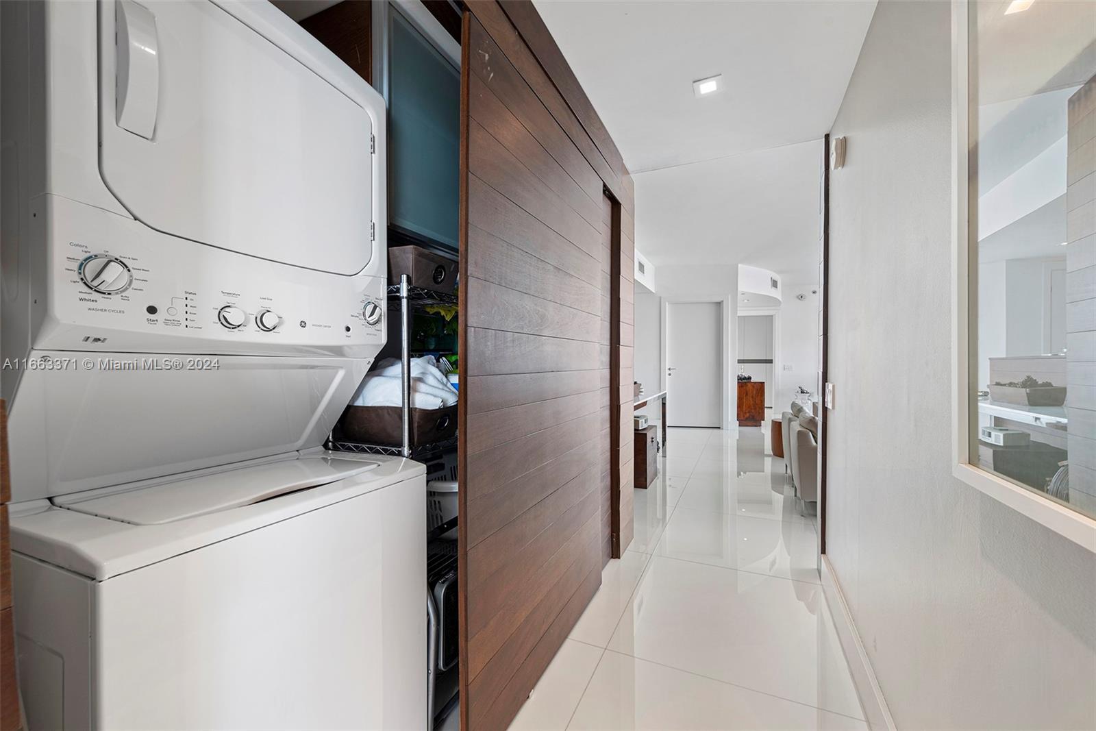 ICON CONDO - Residential