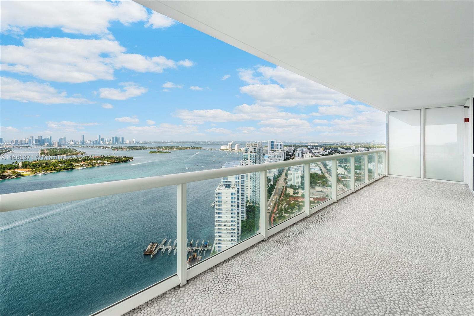 ICON CONDO - Residential