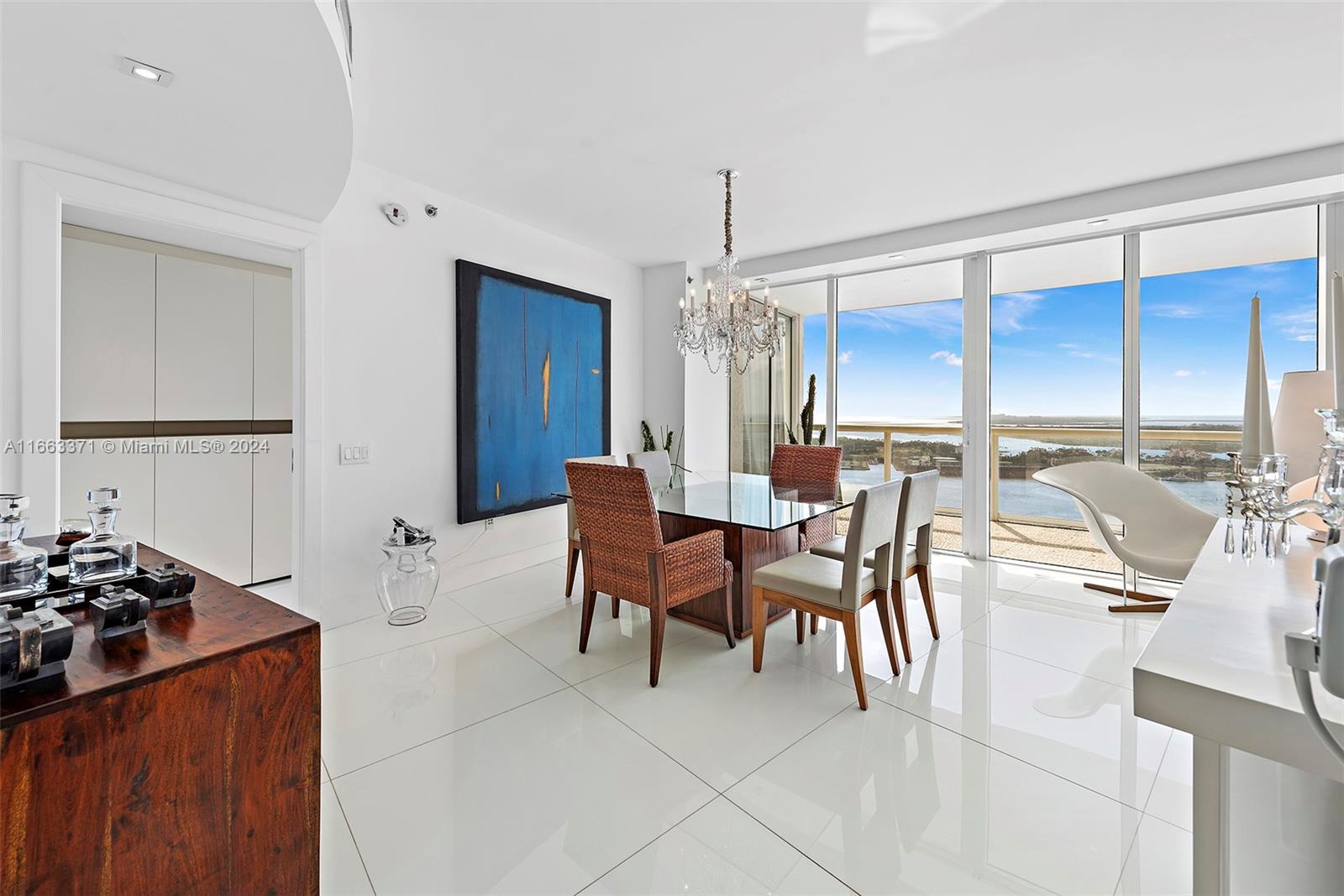 ICON CONDO - Residential