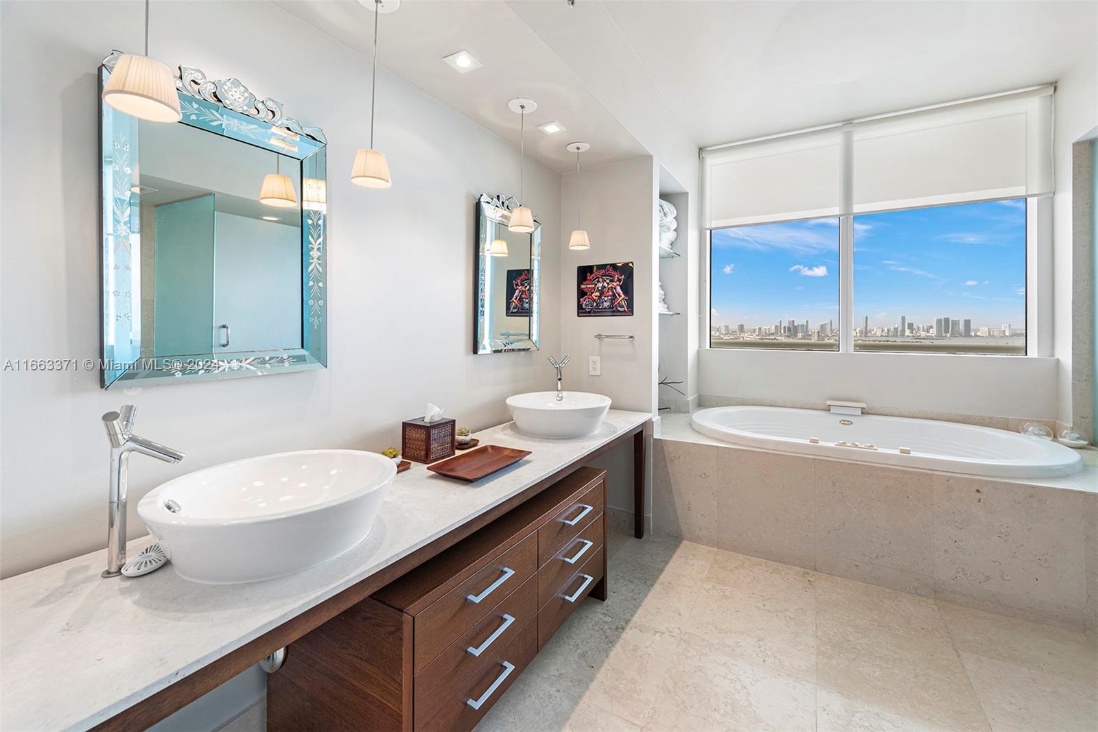 ICON CONDO - Residential