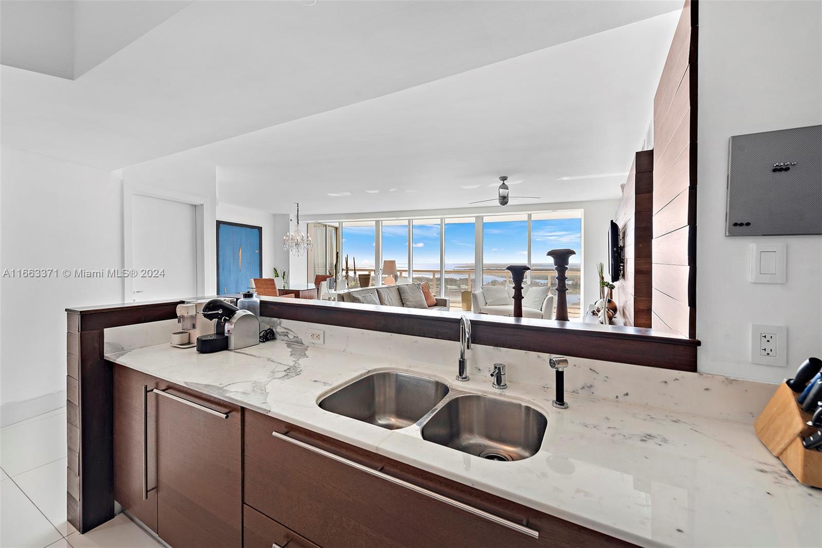 ICON CONDO - Residential