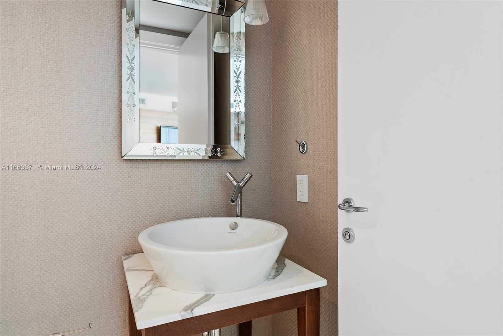 ICON CONDO - Residential