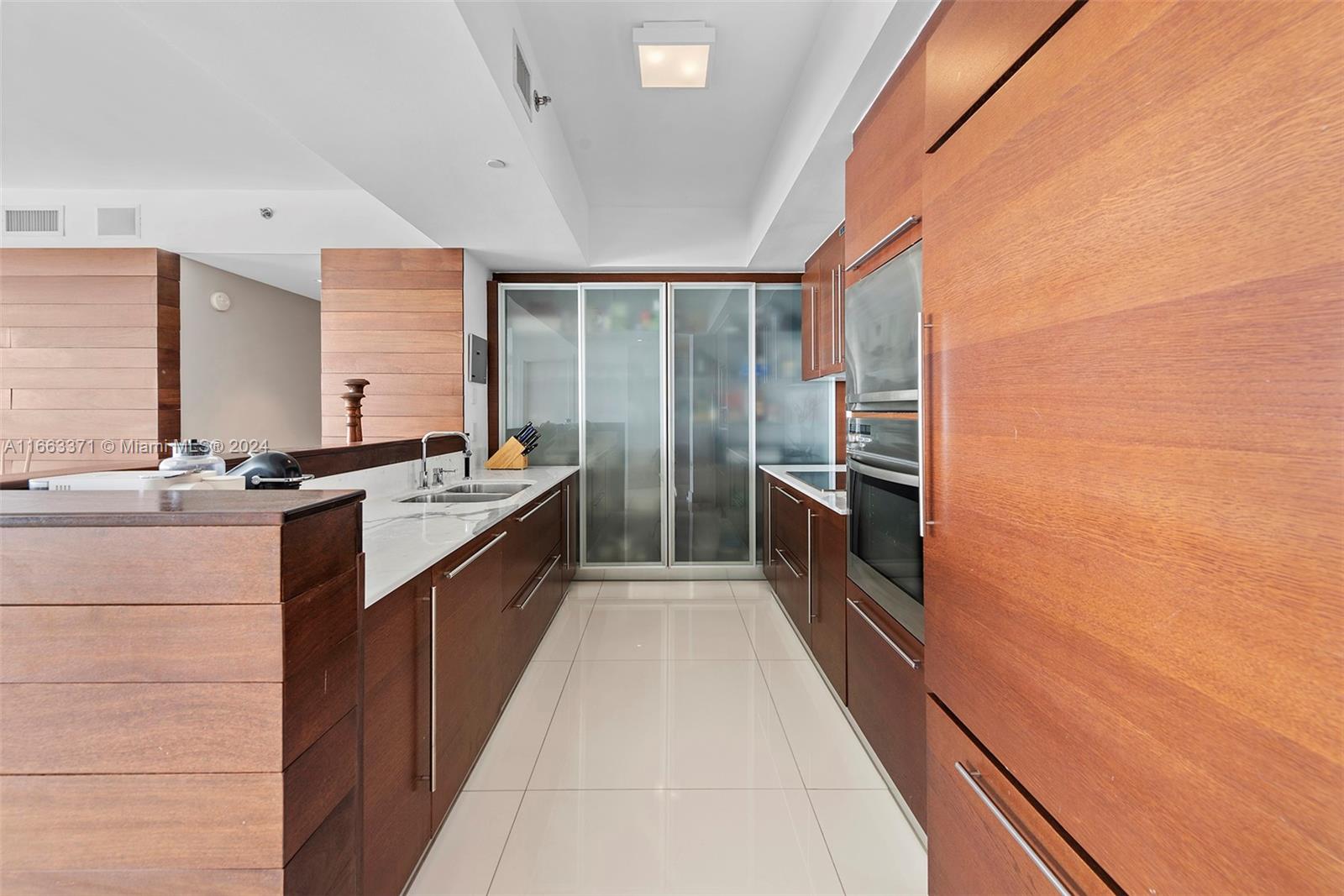 ICON CONDO - Residential