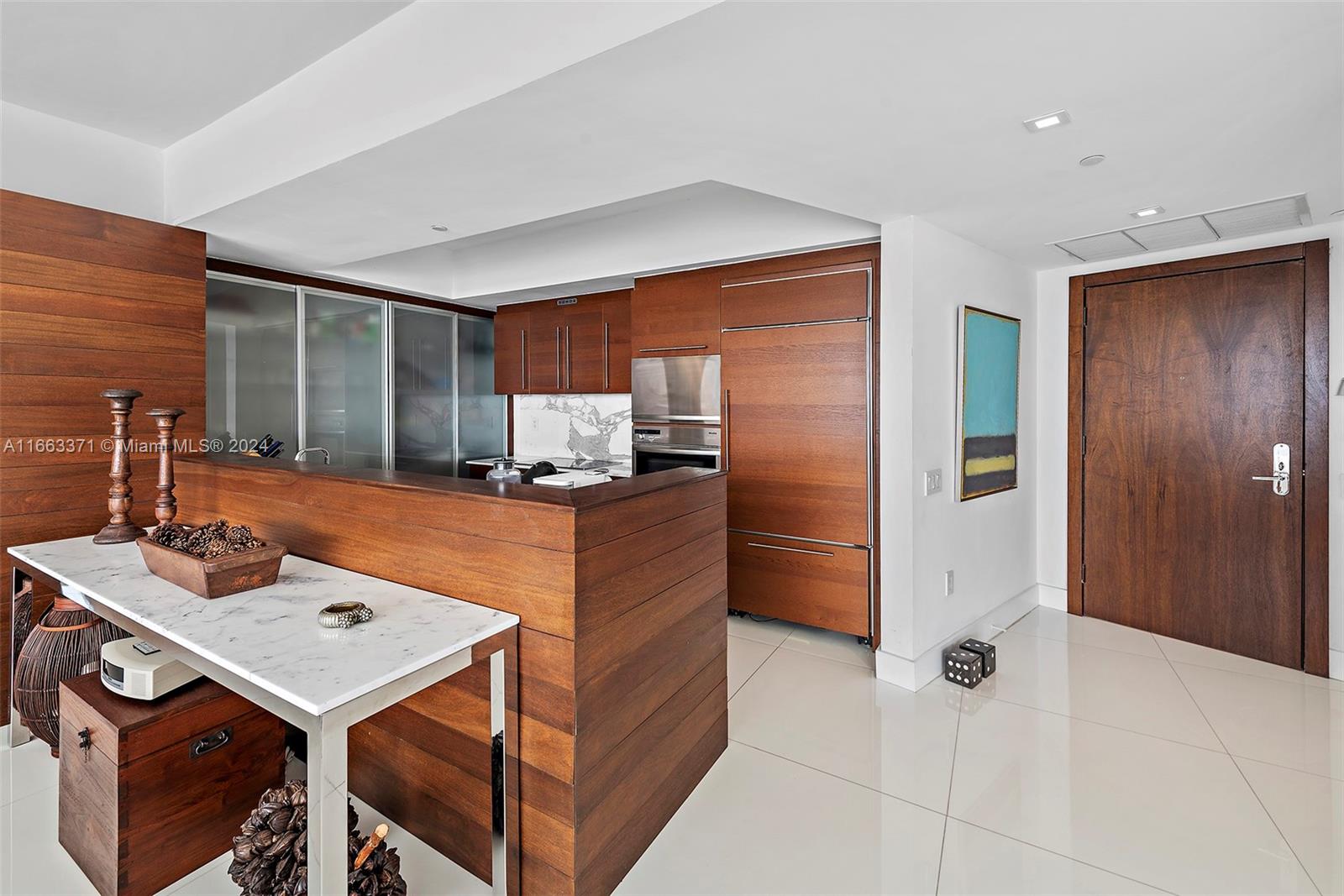 ICON CONDO - Residential