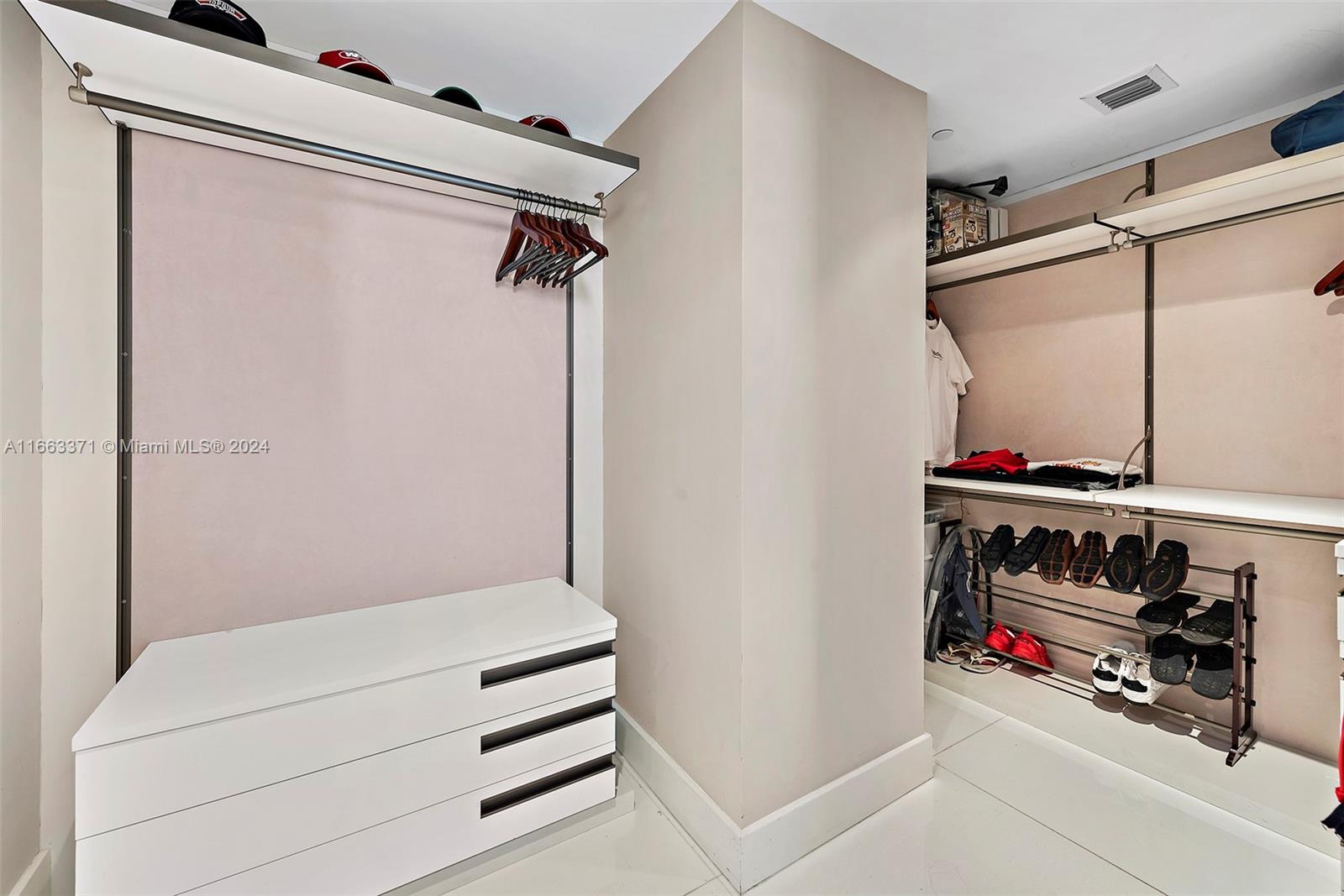 ICON CONDO - Residential