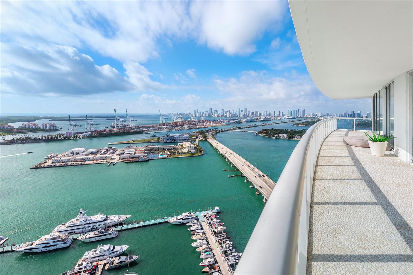 ICON CONDO - Residential