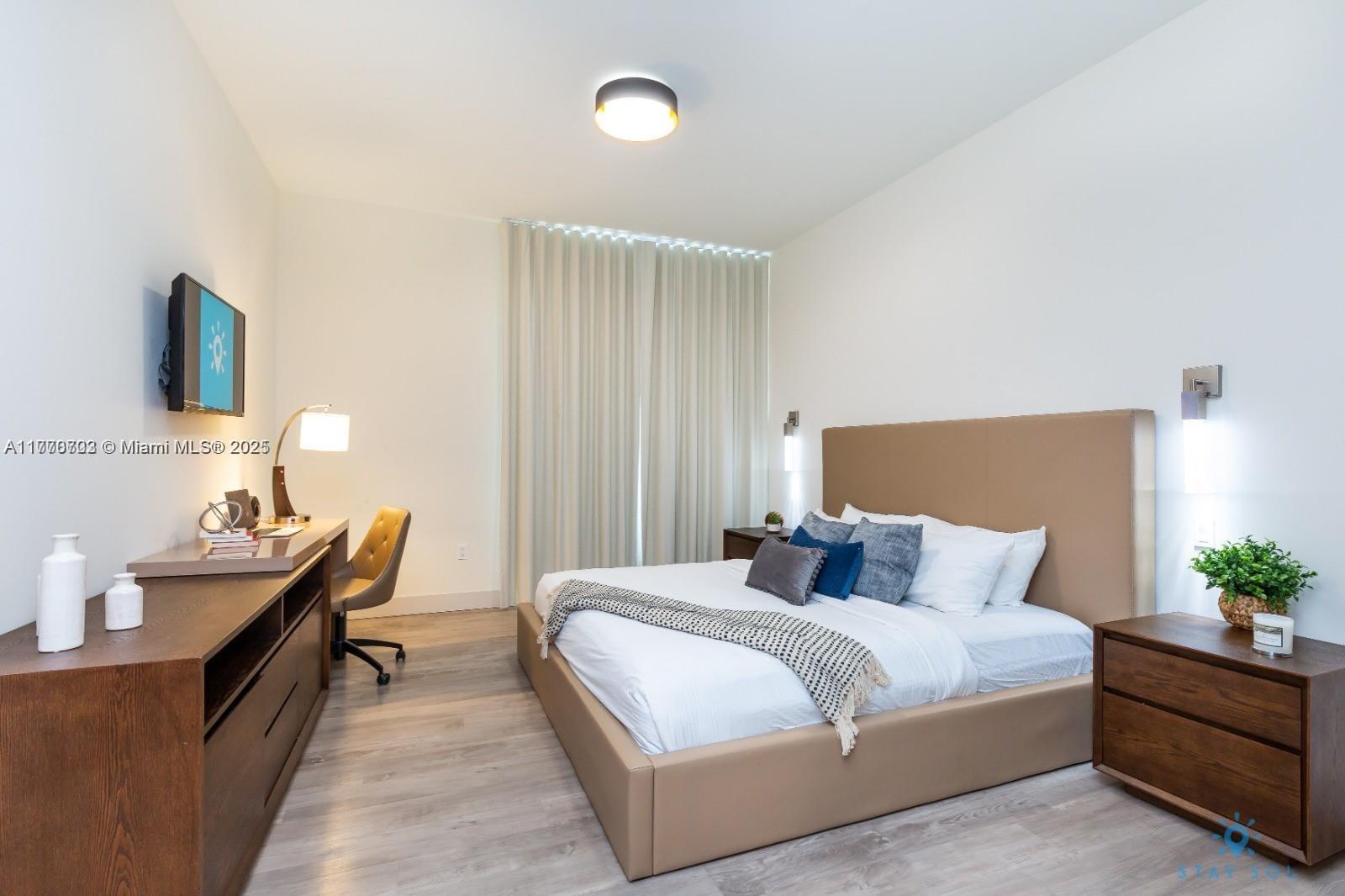 Nice studio to enjoy the beach and rent the rest of the year. Can be part of the Hotel program or rent outside of the hotel. New and modern building with beautiful views to Intracoastal. Rooftop pool and gym. Great location steps from the beach, restaurants and minutes away from Hollywood downtown.