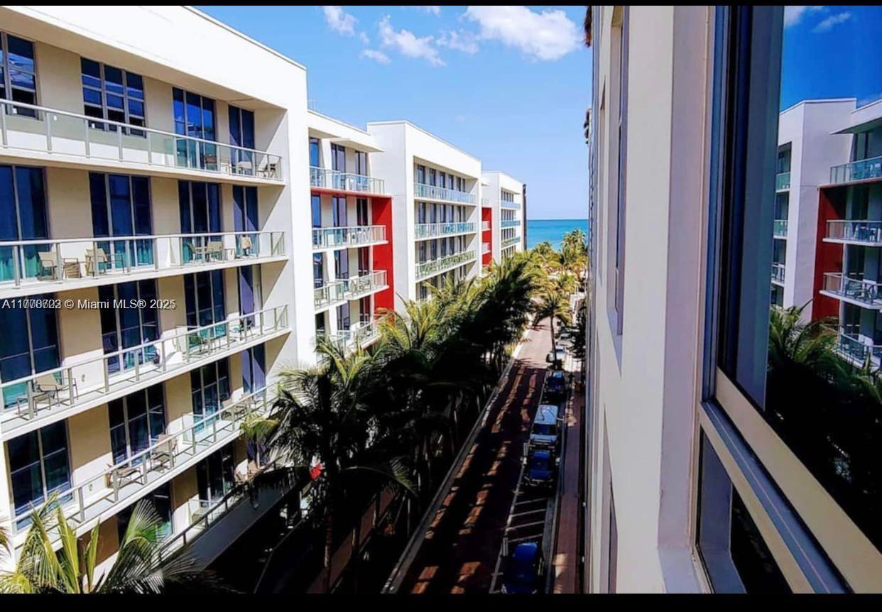 COSTA HOLLYWOOD CONDO - Residential