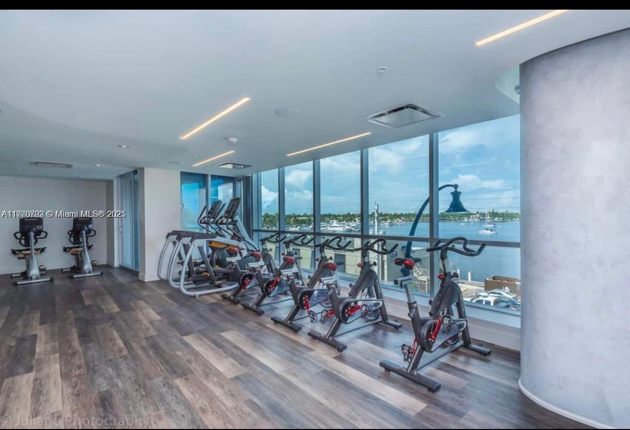 COSTA HOLLYWOOD CONDO - Residential