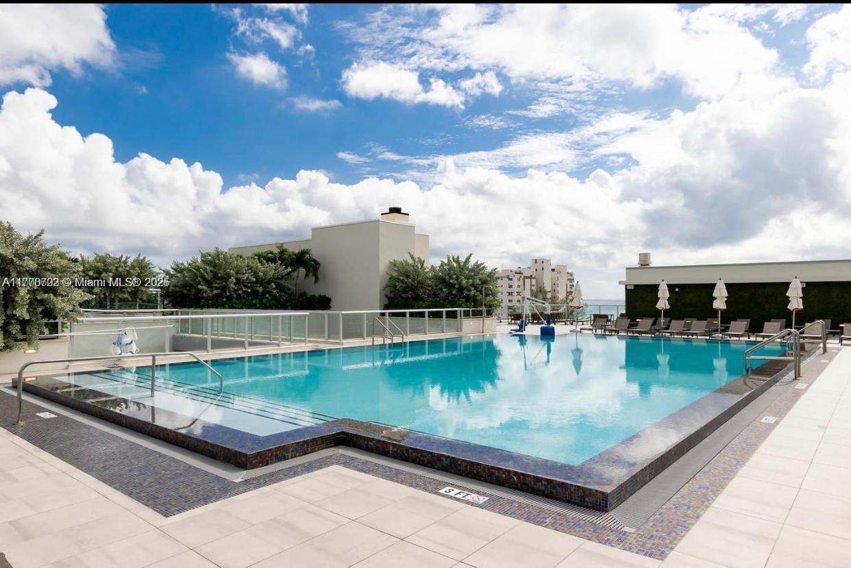 COSTA HOLLYWOOD CONDO - Residential