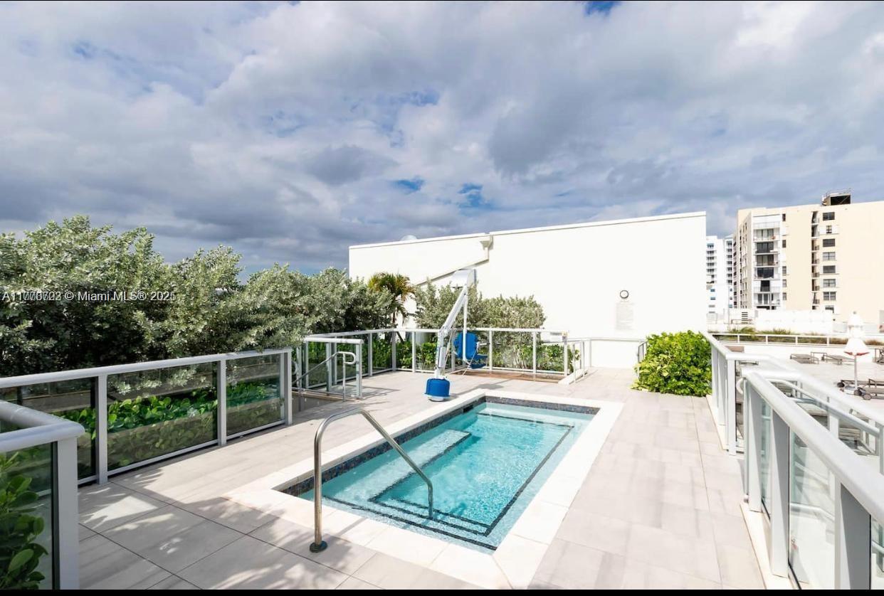 COSTA HOLLYWOOD CONDO - Residential