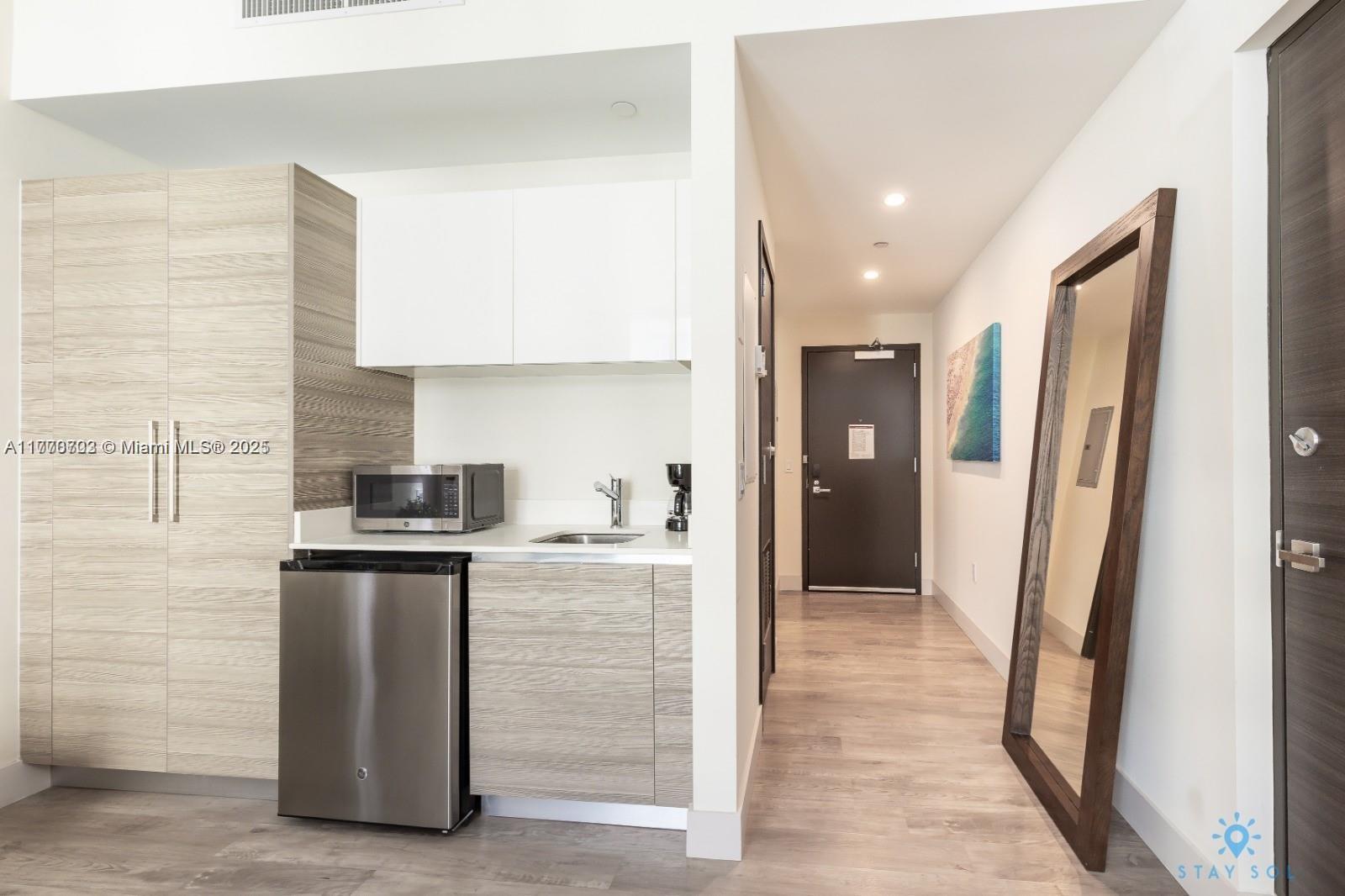 COSTA HOLLYWOOD CONDO - Residential