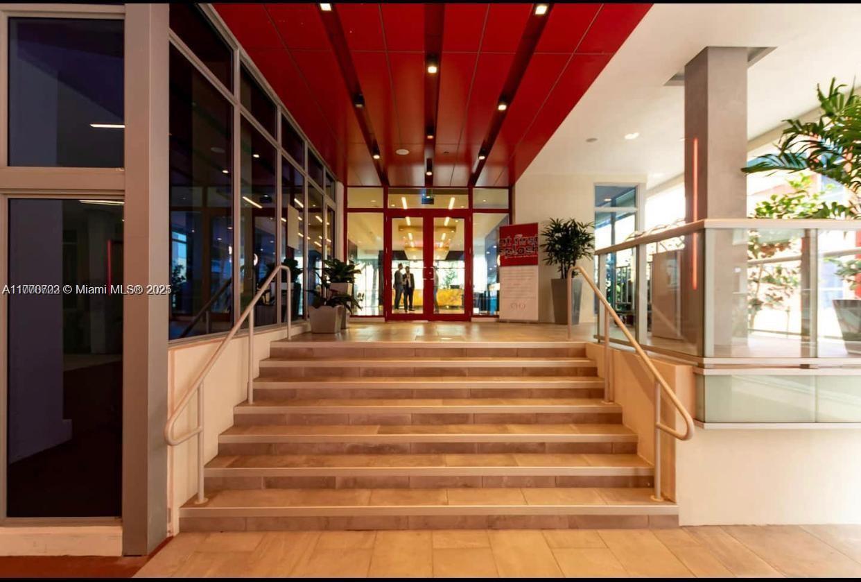 COSTA HOLLYWOOD CONDO - Residential
